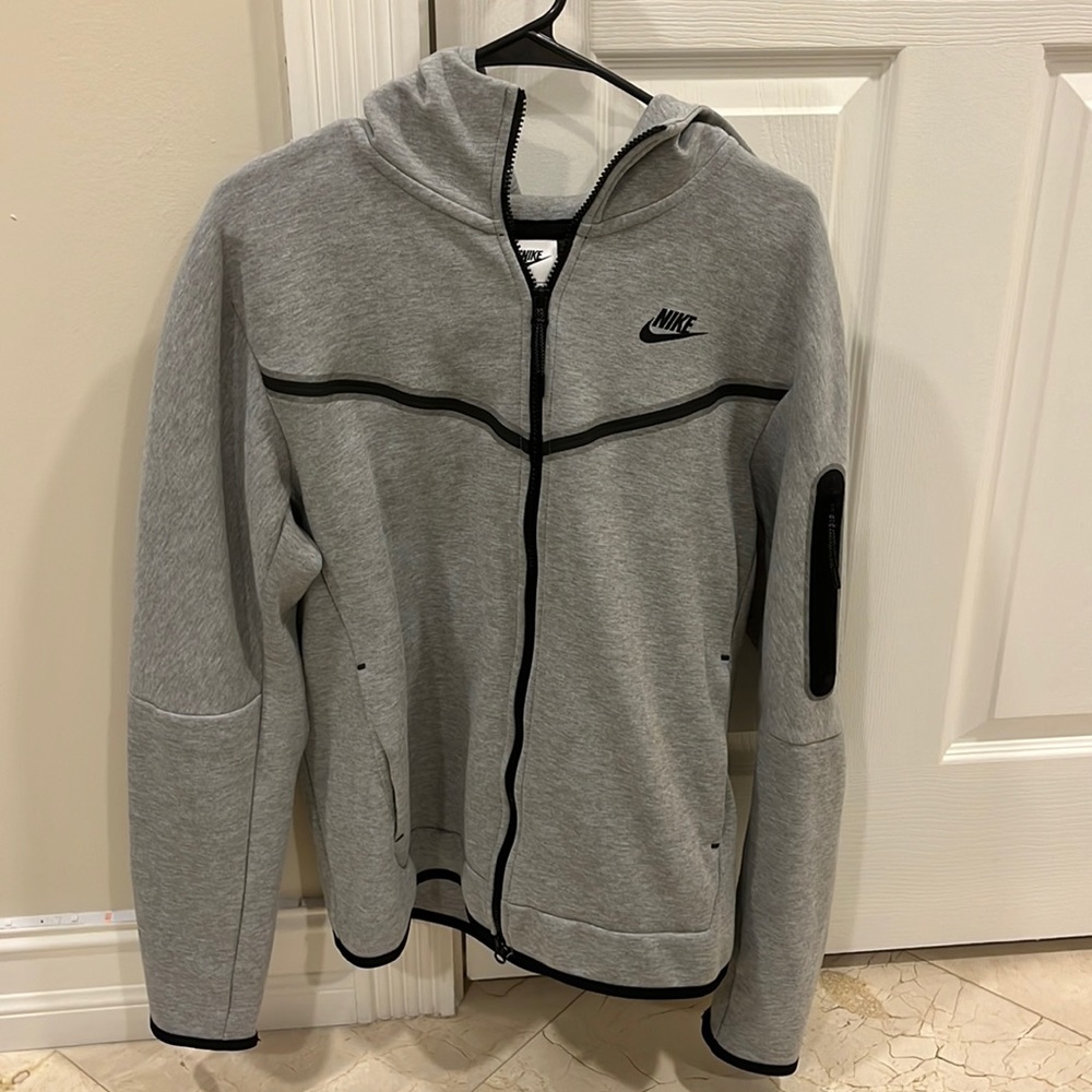 Grey nike tech